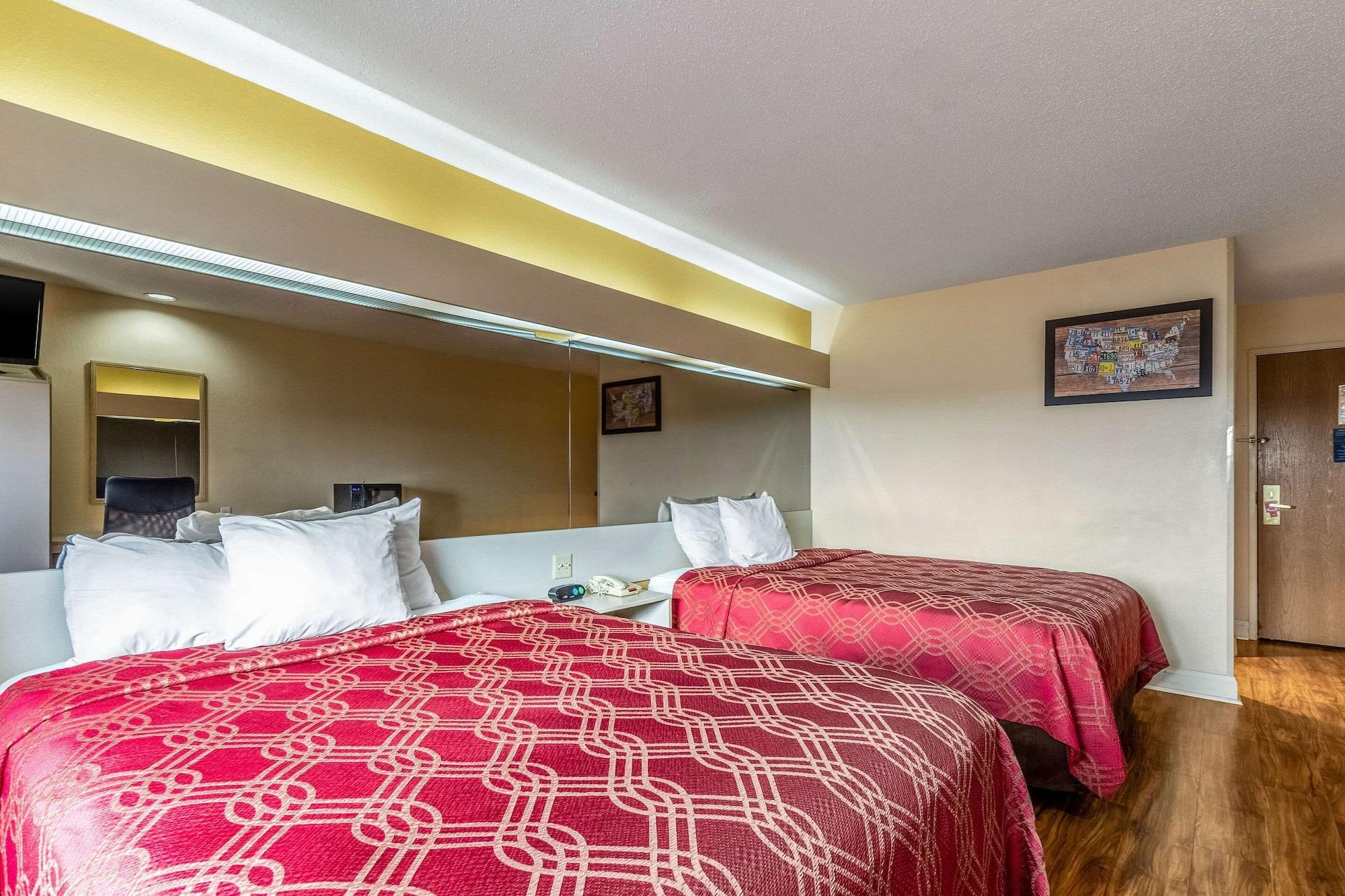Econo Lodge Inn & Suites Evansville Stevenson Exteriör bild