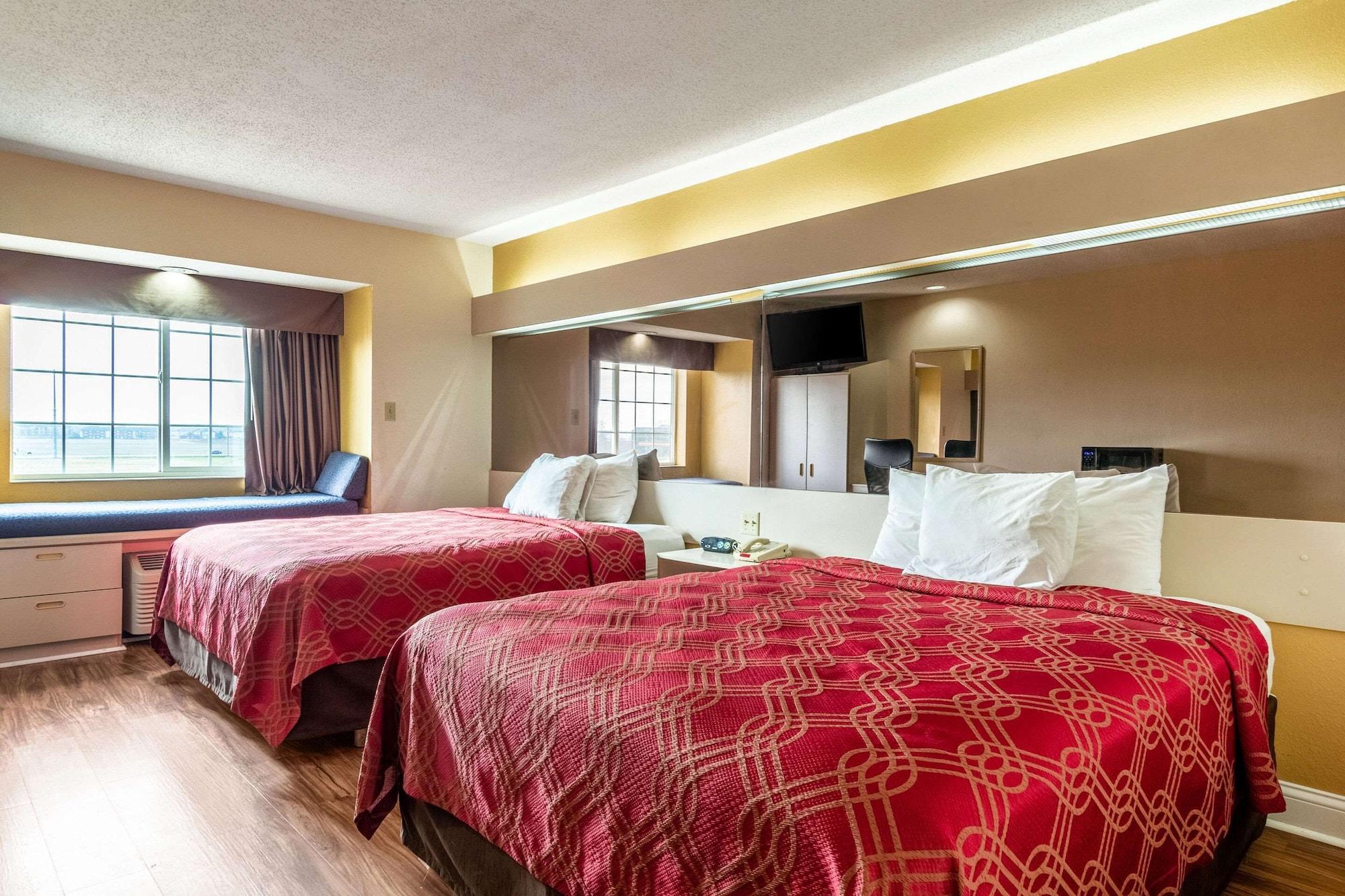 Econo Lodge Inn & Suites Evansville Stevenson Exteriör bild