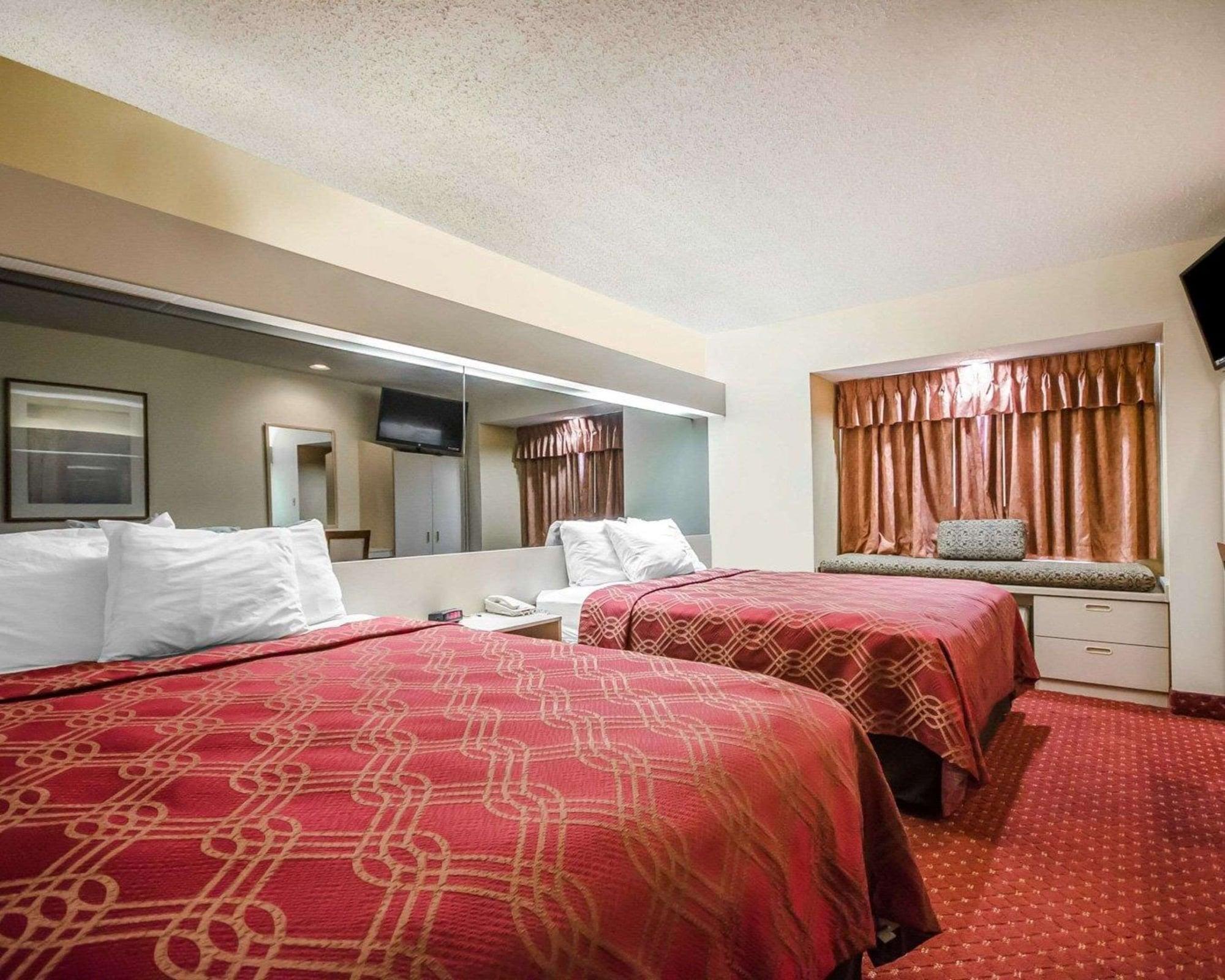 Econo Lodge Inn & Suites Evansville Stevenson Exteriör bild