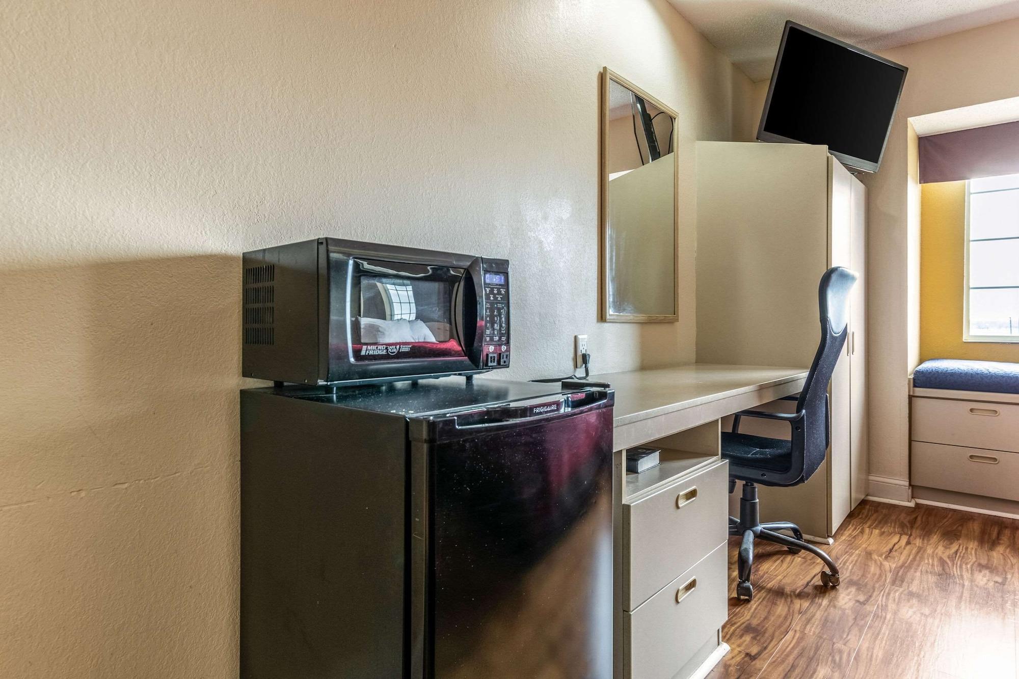 Econo Lodge Inn & Suites Evansville Stevenson Exteriör bild
