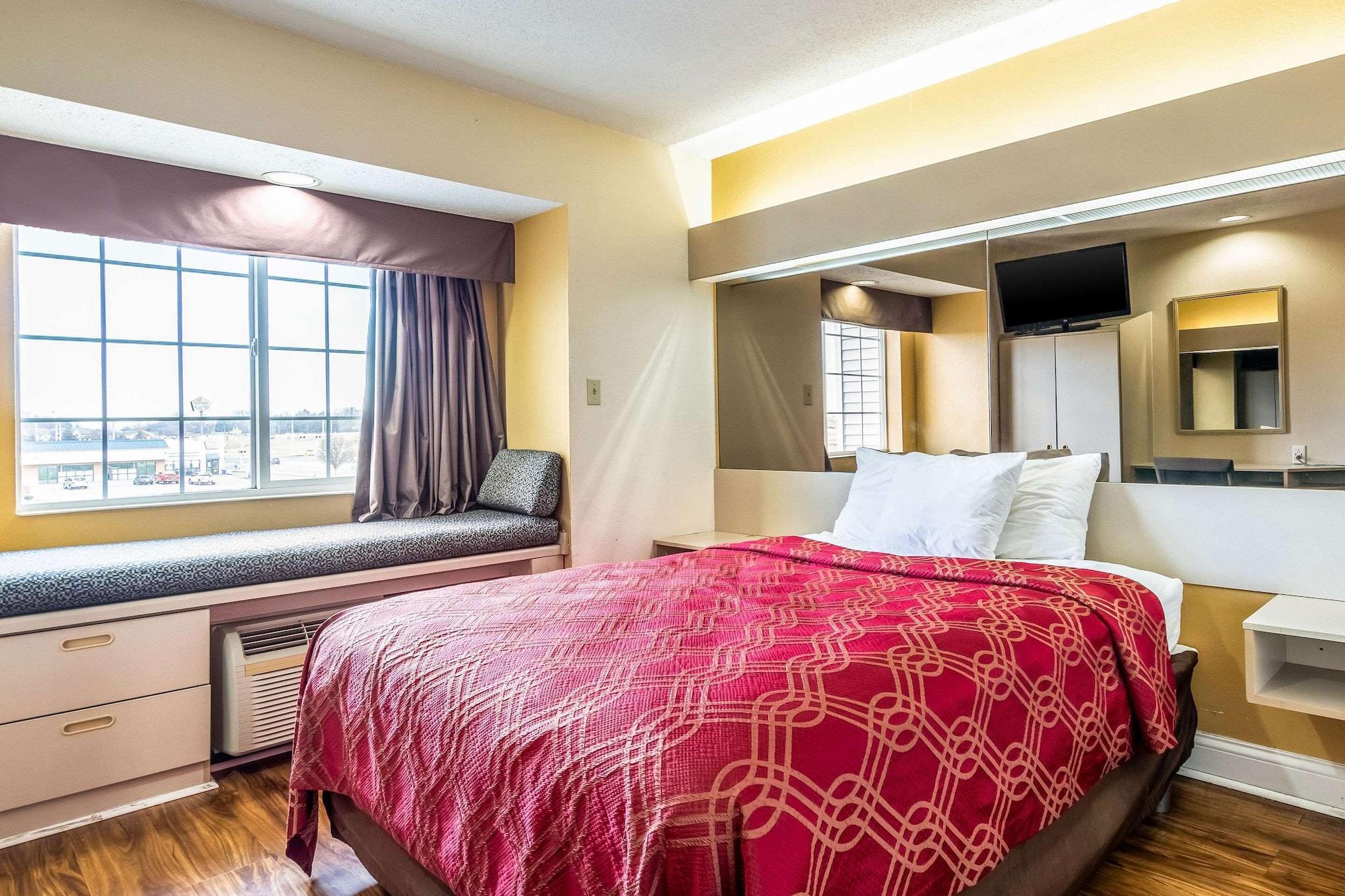 Econo Lodge Inn & Suites Evansville Stevenson Exteriör bild