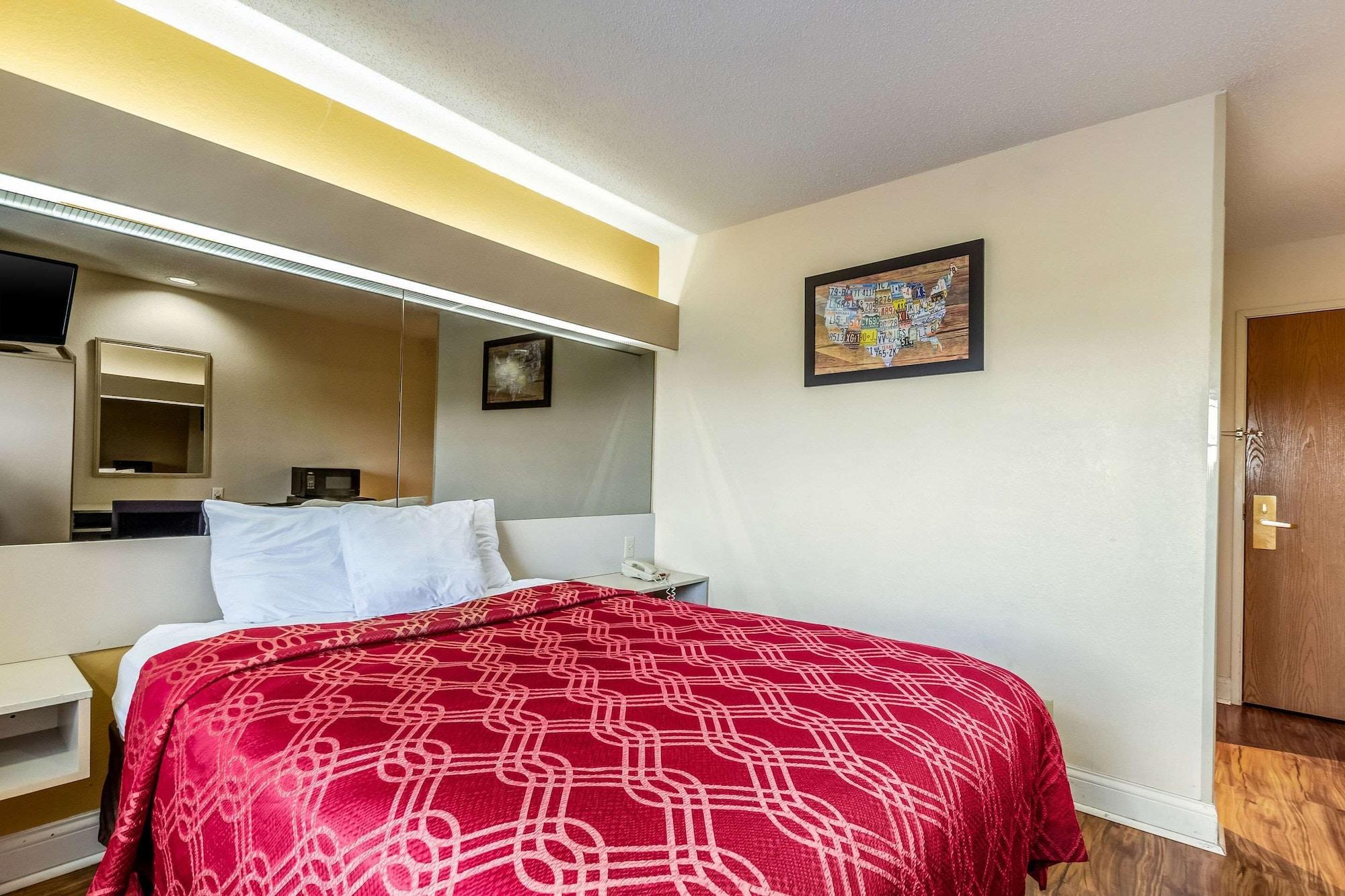 Econo Lodge Inn & Suites Evansville Stevenson Exteriör bild