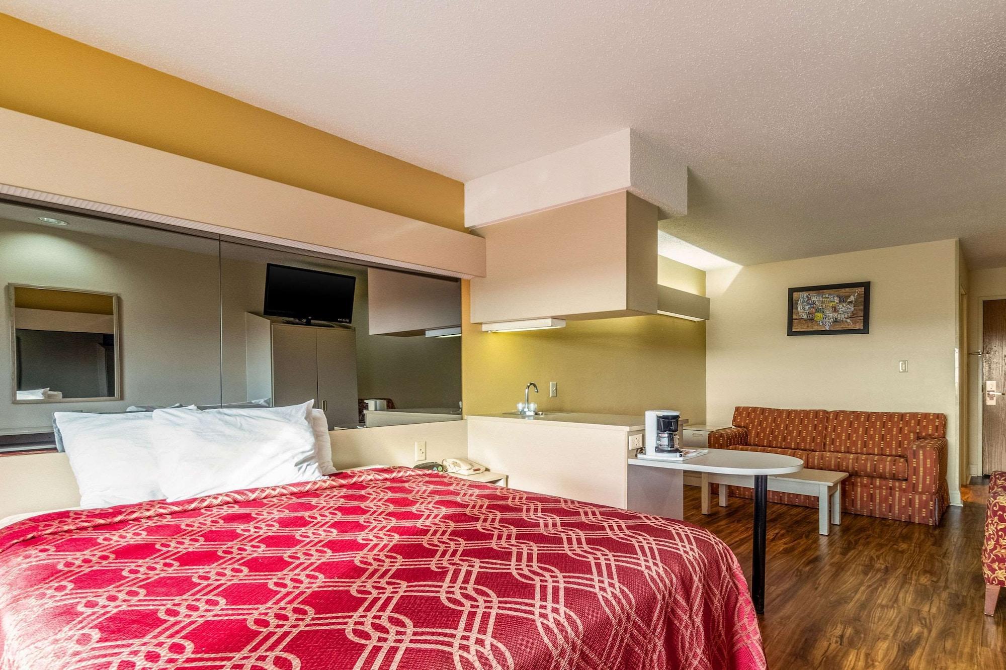 Econo Lodge Inn & Suites Evansville Stevenson Exteriör bild