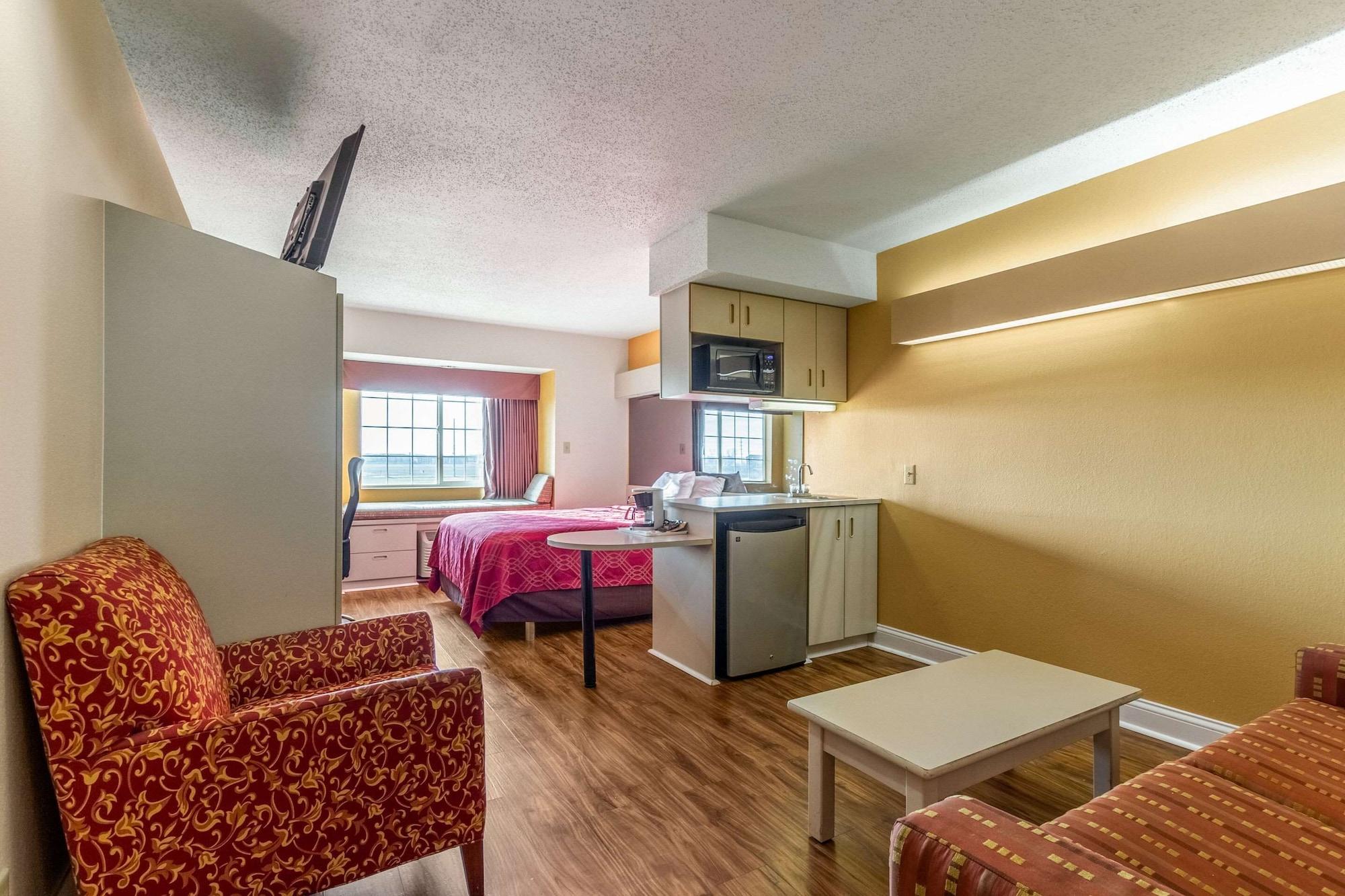 Econo Lodge Inn & Suites Evansville Stevenson Exteriör bild