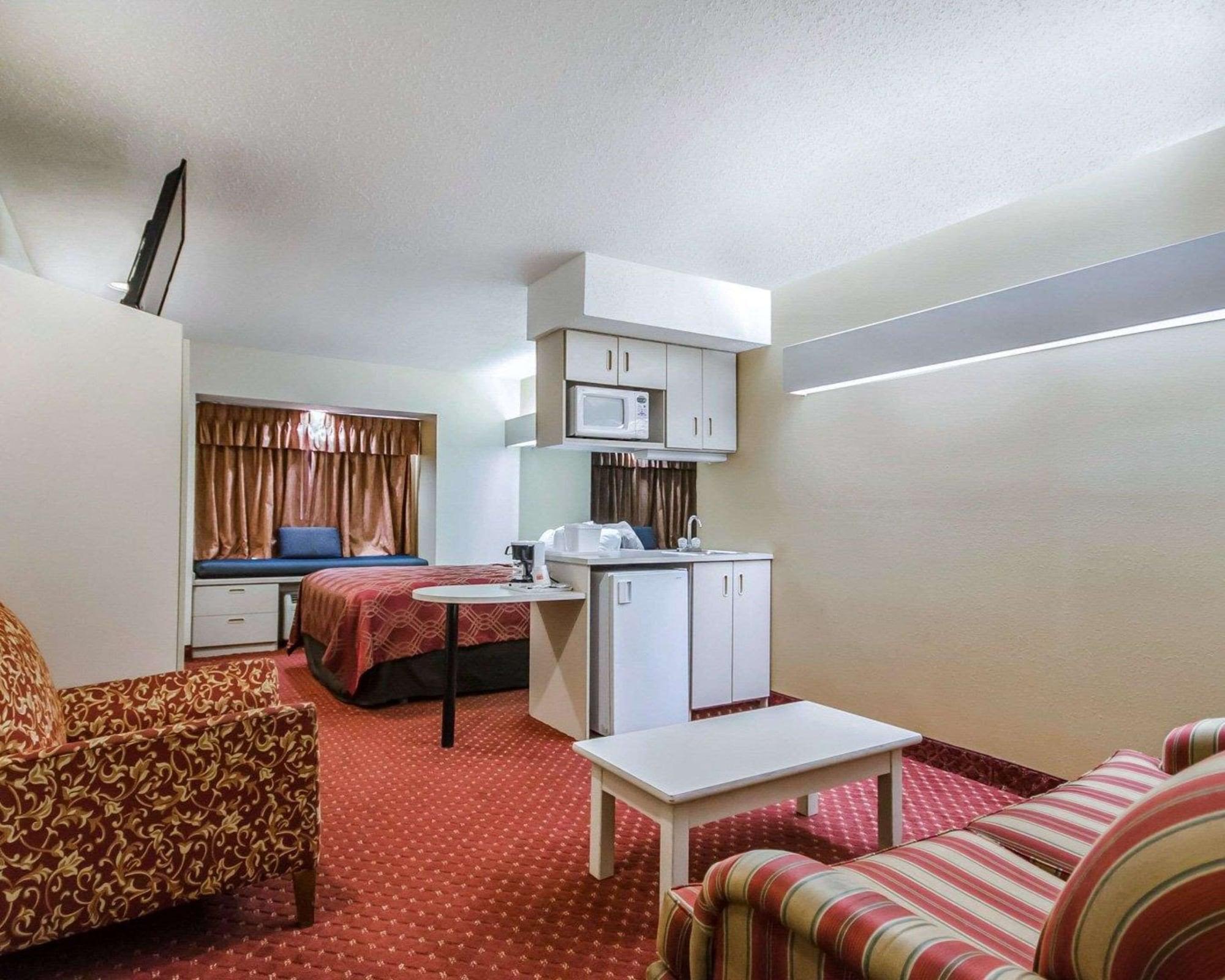 Econo Lodge Inn & Suites Evansville Stevenson Exteriör bild