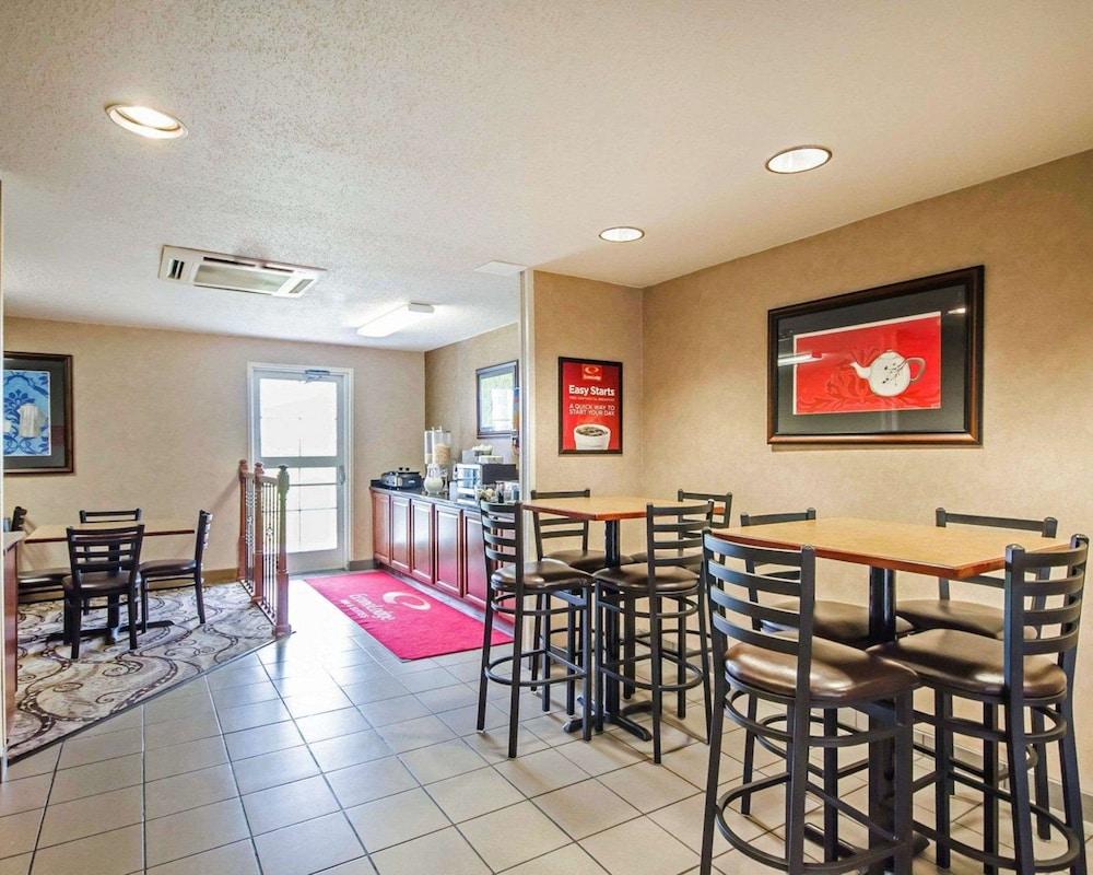 Econo Lodge Inn & Suites Evansville Stevenson Exteriör bild