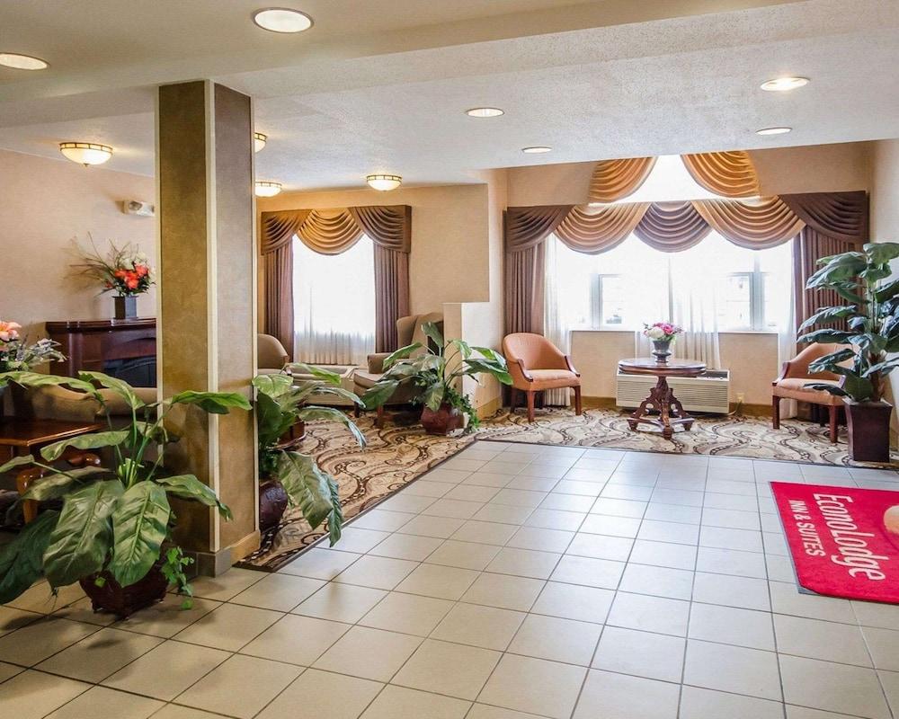 Econo Lodge Inn & Suites Evansville Stevenson Exteriör bild