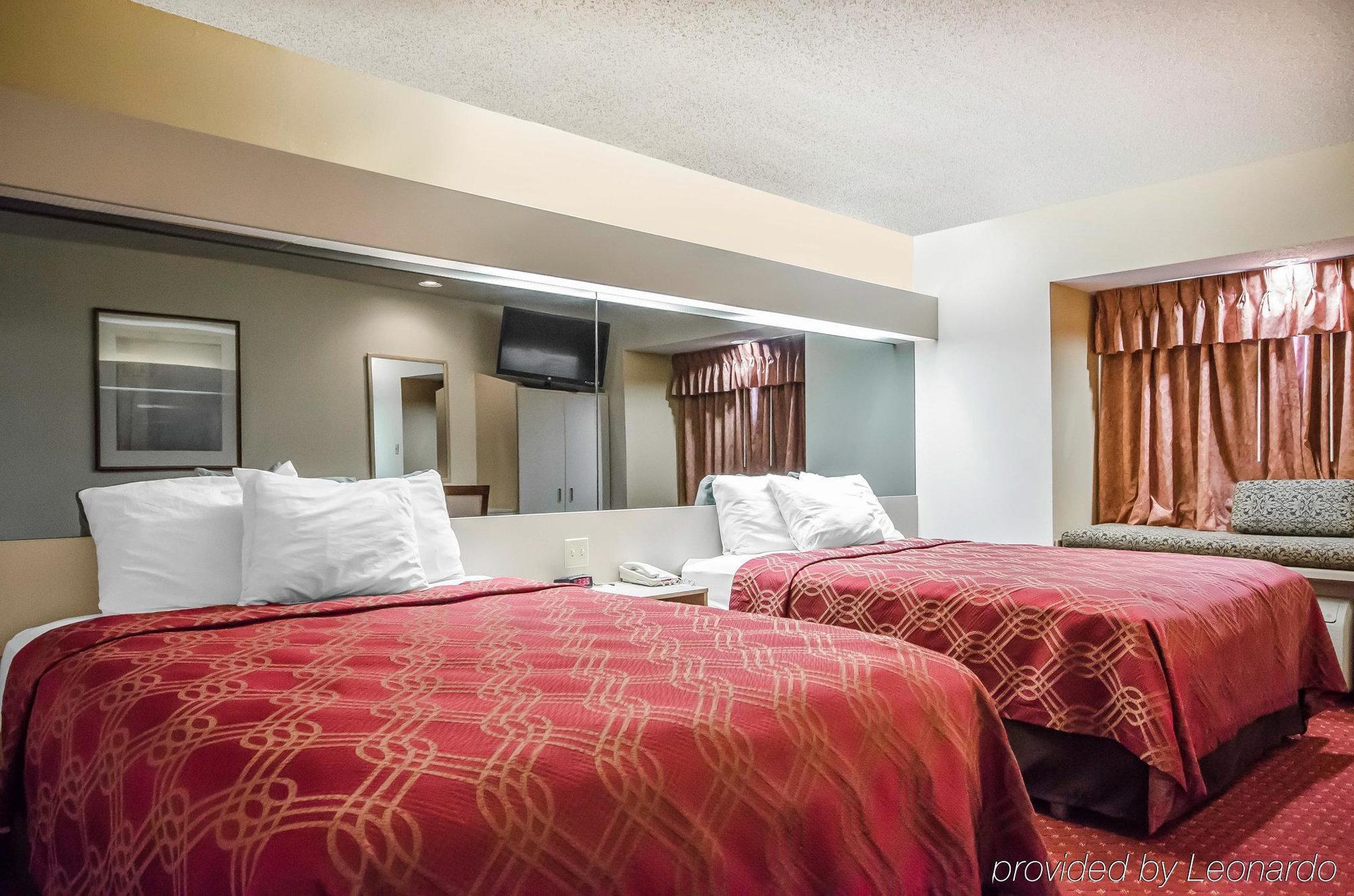 Econo Lodge Inn & Suites Evansville Stevenson Exteriör bild