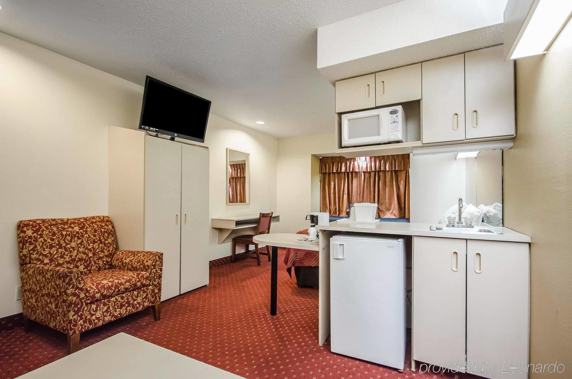 Econo Lodge Inn & Suites Evansville Stevenson Exteriör bild