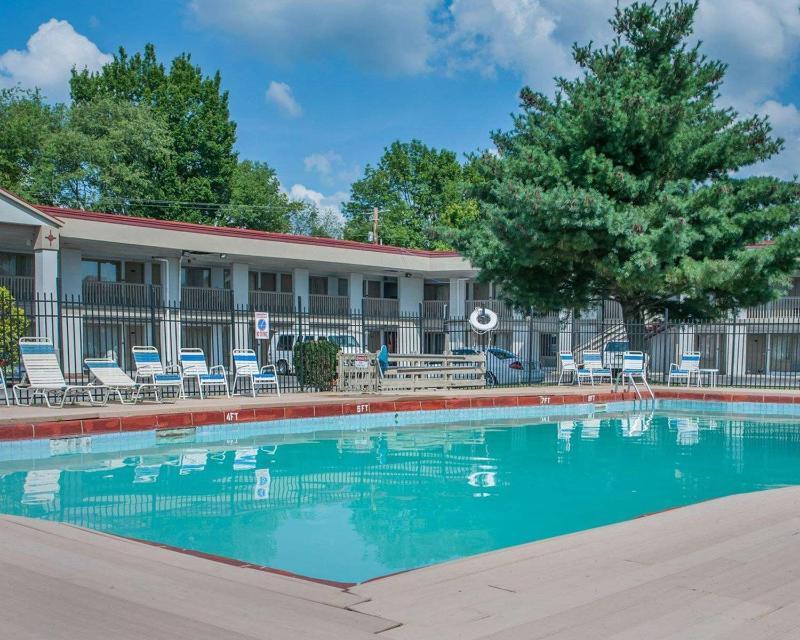 Econo Lodge Inn & Suites Evansville Stevenson Exteriör bild