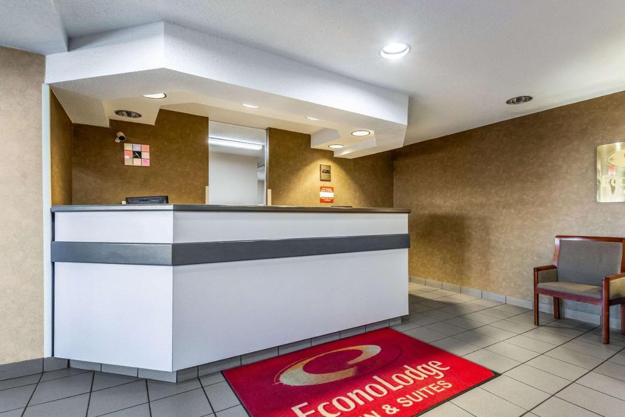 Econo Lodge Inn & Suites Evansville Stevenson Exteriör bild