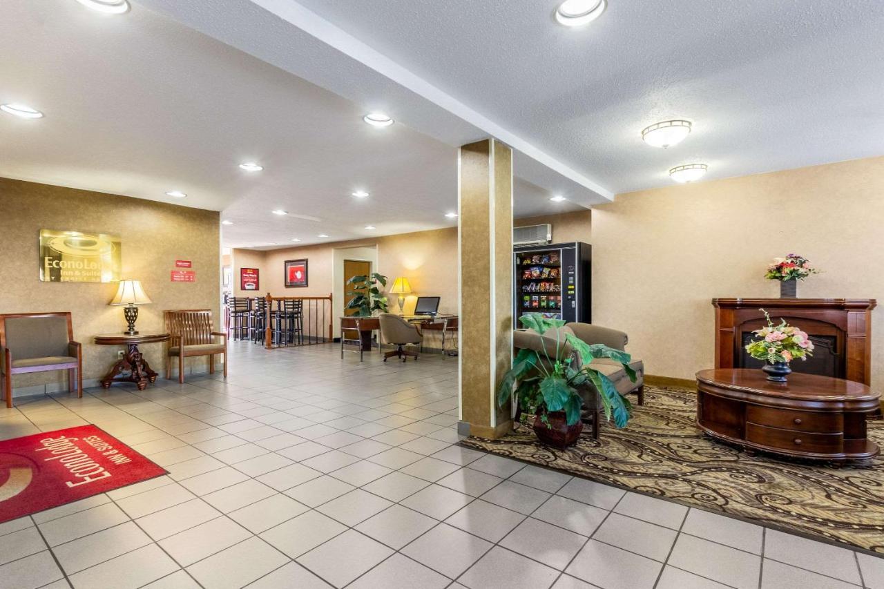 Econo Lodge Inn & Suites Evansville Stevenson Exteriör bild